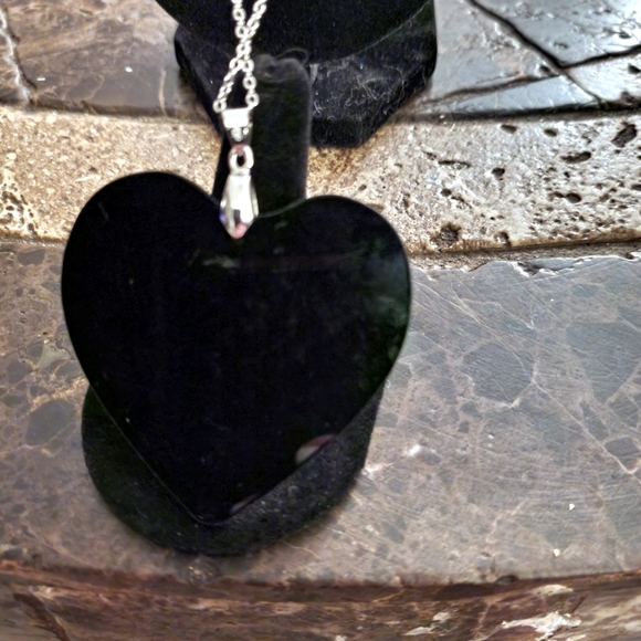 Mother of Pearl Abalone Purple Green Beautiful Girl Heart Pendant Silver Necklac - Picture 4 of 4